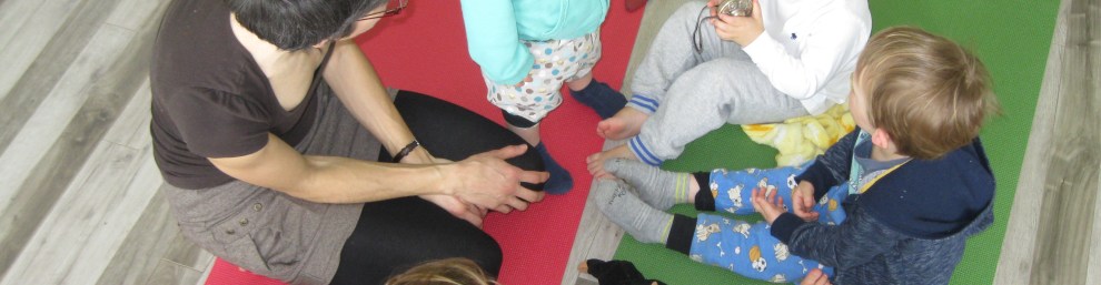 Cloches tibétaines avec les enfants