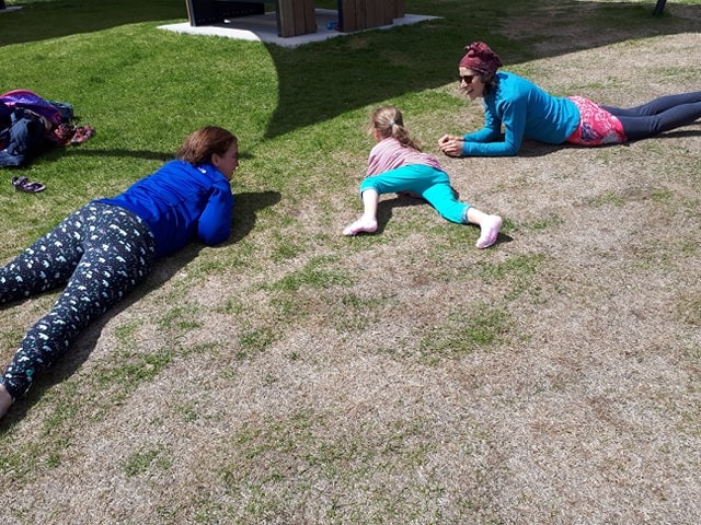 Serpent - Yoga familial à Percé à la Saint-Jean